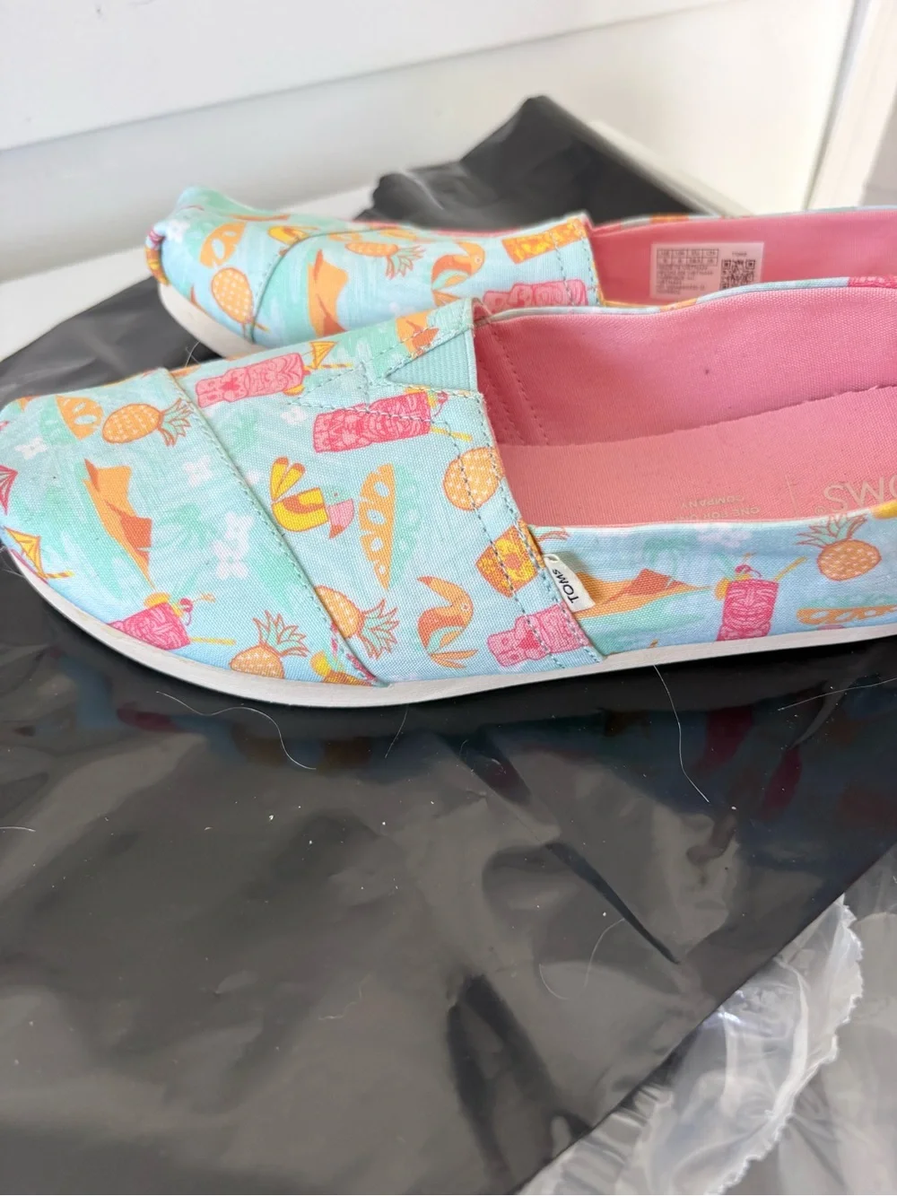 TOMS women’s size 8Classic Alpargata - Pastel Aqua Pineapple Print (Pink Lining)
